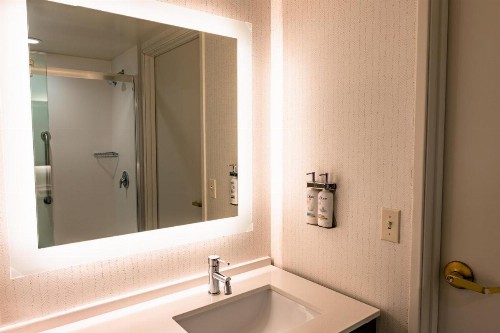 Holiday Inn Oakland Airport an IHG Hotel - image 4
