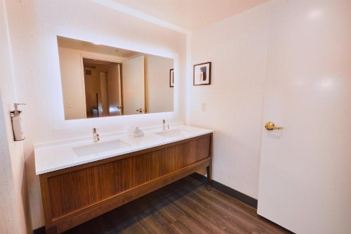 Holiday Inn Oakland Airport an IHG Hotel - image 48
