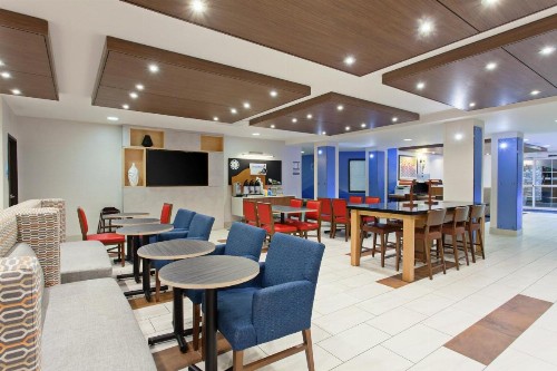 Holiday Inn Express & Suites Oakland - Airport an IHG Hotel - image 10