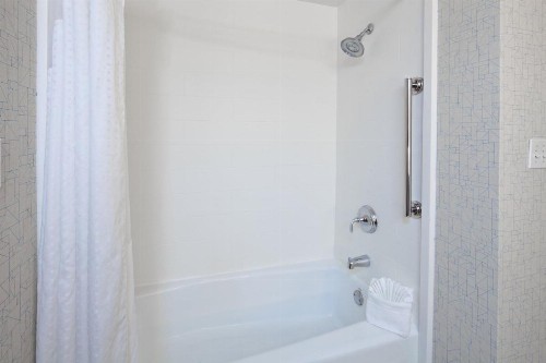 Holiday Inn Express & Suites Oakland - Airport an IHG Hotel - image 12