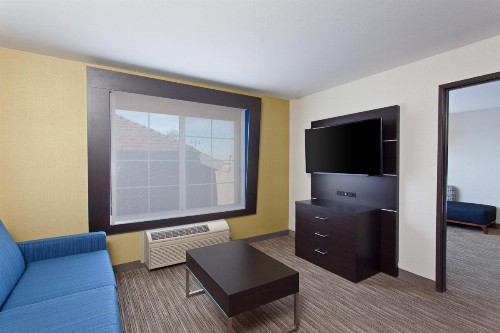 Holiday Inn Express & Suites Oakland - Airport an IHG Hotel - image 14