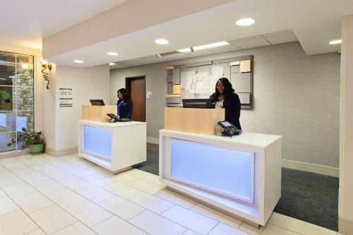 Holiday Inn Express & Suites Oakland - Airport an IHG Hotel - image 16