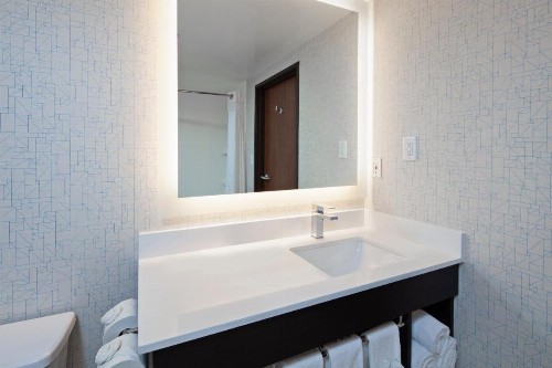 Holiday Inn Express & Suites Oakland - Airport an IHG Hotel - image 27