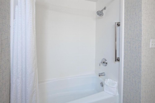 Holiday Inn Express & Suites Oakland - Airport an IHG Hotel - image 37