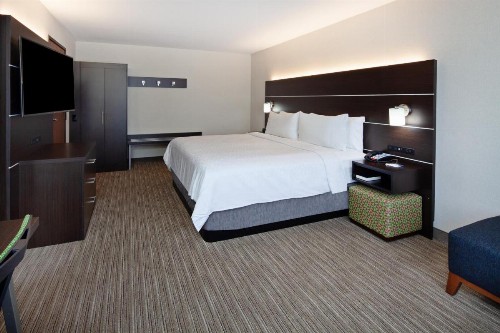 Holiday Inn Express & Suites Oakland - Airport an IHG Hotel - image 38