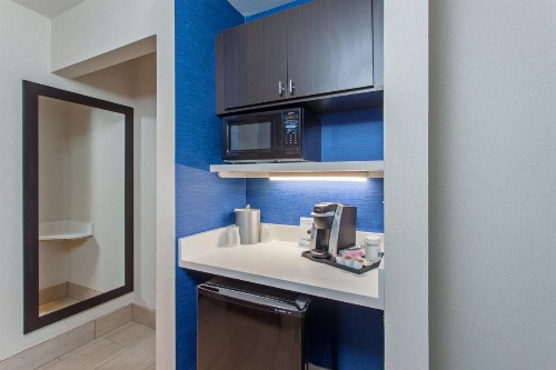 Holiday Inn Express & Suites Oakland - Airport an IHG Hotel - image 39