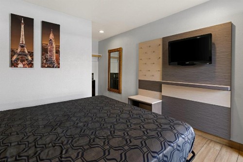 Bay Breeze Inn - image 12
