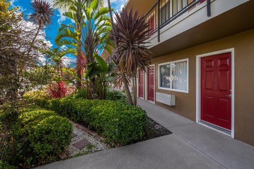 Bay Breeze Inn - image 13