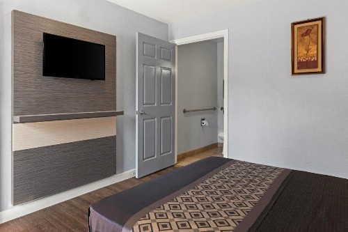 Bay Breeze Inn - image 16