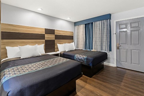 Bay Breeze Inn - image 22