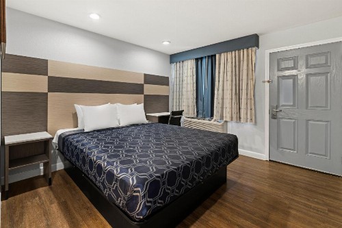 Bay Breeze Inn - image 23