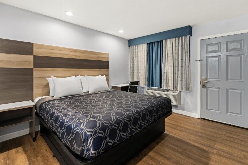 Bay Breeze Inn - image 29