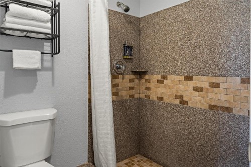 Bay Breeze Inn - image 31