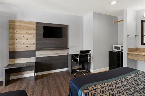 Bay Breeze Inn - image 32