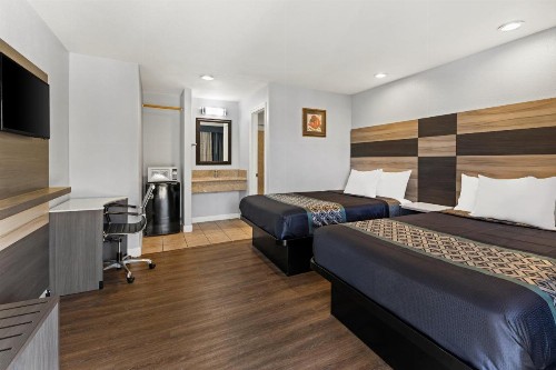 Bay Breeze Inn - image 34