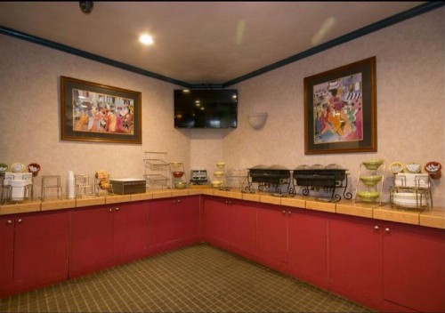 Oakland Airport Executive Hotel - image 10