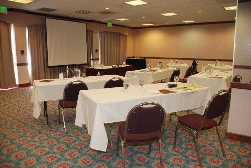 Oakland Airport Executive Hotel - image 4