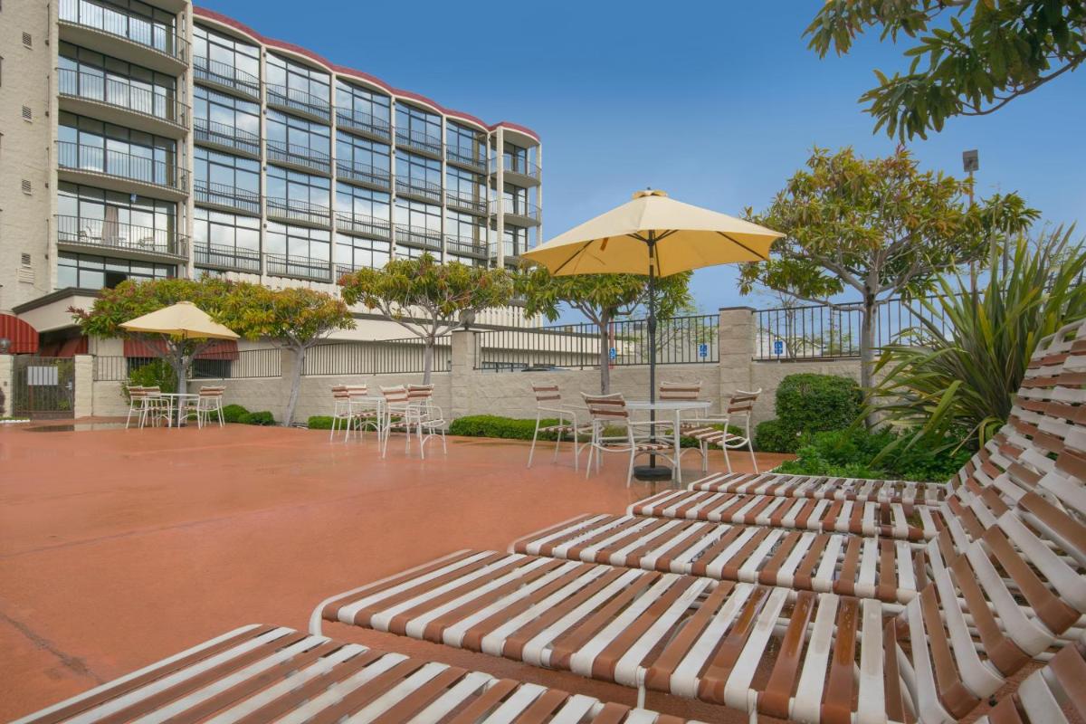 Oakland Airport Executive Hotel - image 5