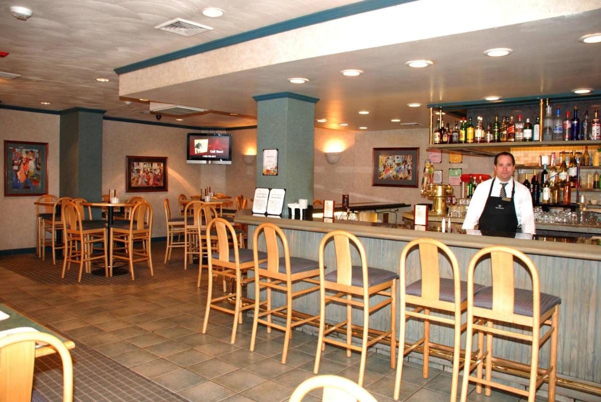Oakland Airport Executive Hotel - image 6