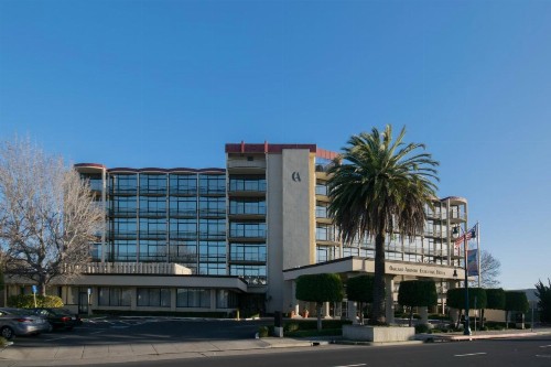 Oakland Airport Executive Hotel - image 9