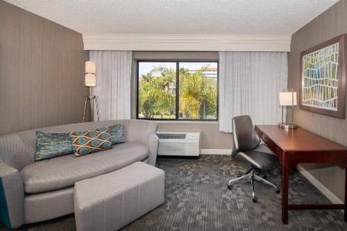 Courtyard by Marriott Oakland Airport - image 18