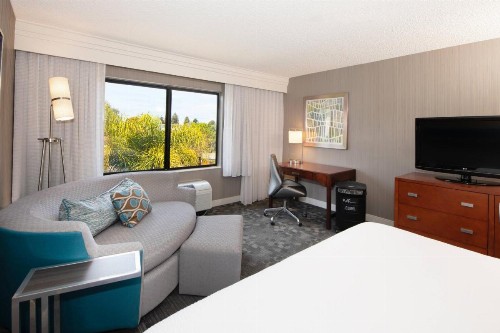 Courtyard by Marriott Oakland Airport - image 22