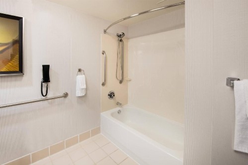 Courtyard by Marriott Oakland Airport - image 32