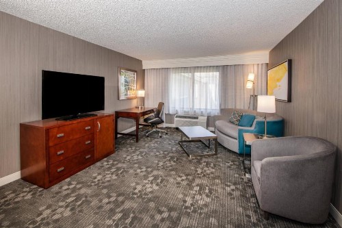 Courtyard by Marriott Oakland Airport - image 33