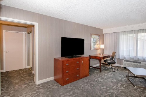 Courtyard by Marriott Oakland Airport - image 38