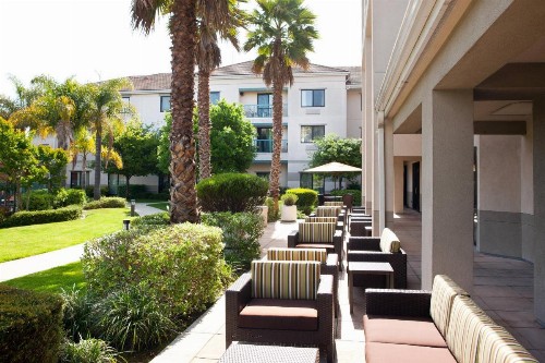 Courtyard by Marriott Oakland Airport - image 4