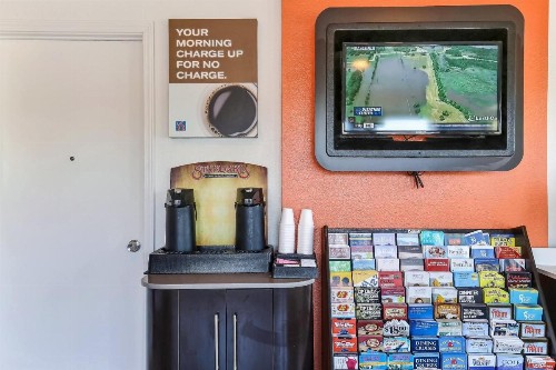 Motel 6-Oakland CA - Embarcadero - image 10