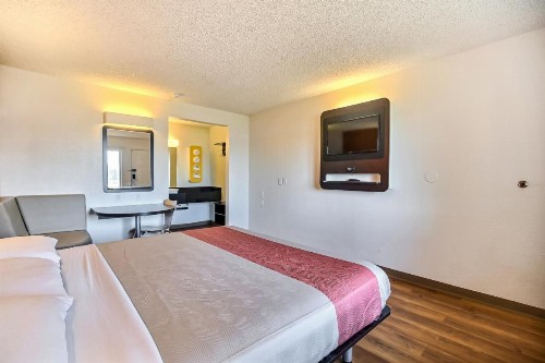 Motel 6-Oakland CA - Embarcadero - image 17