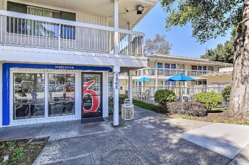 Motel 6-Oakland CA - Embarcadero - image 3