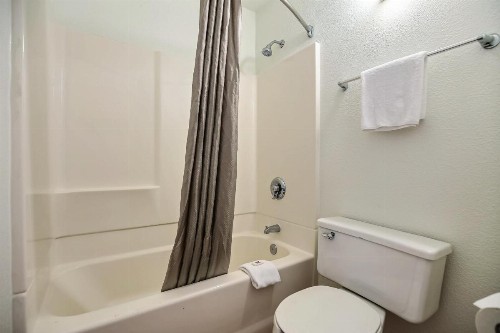 Motel 6-Oakland CA - Embarcadero - image 32