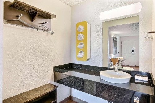 Motel 6-Oakland CA - Embarcadero - image 36