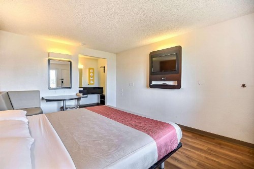 Motel 6-Oakland CA - Embarcadero - image 37