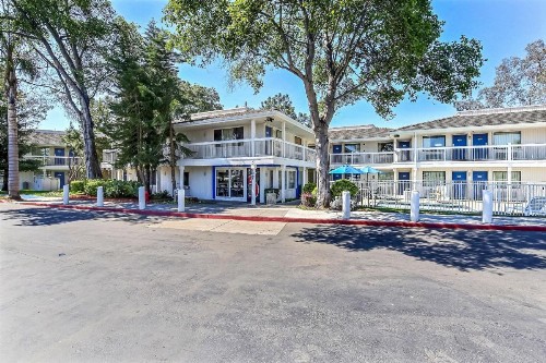Motel 6-Oakland CA - Embarcadero - image 4