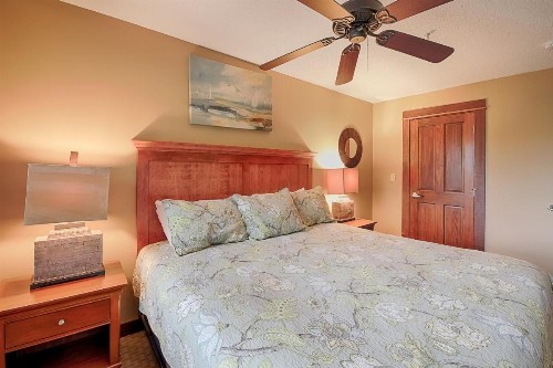 B303 - One Bedroom & Loft Lake View Suite at Lakefront Hotel - image 4