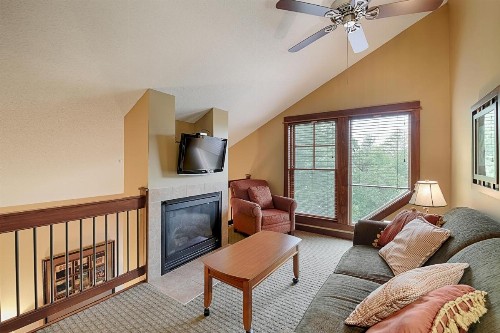 B303 - One Bedroom & Loft Lake View Suite at Lakefront Hotel - image 6