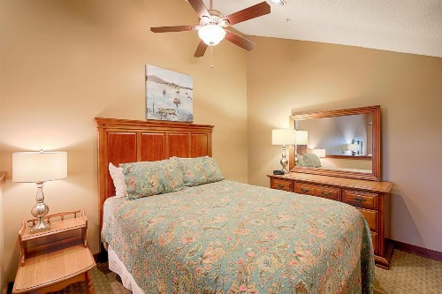 B303 - One Bedroom & Loft Lake View Suite at Lakefront Hotel - image 8