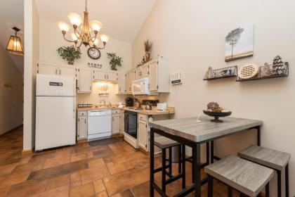 709H - Lakefront Penthouse Studio Condo with Breathtaking Lake Views Free WIFI! - image 6