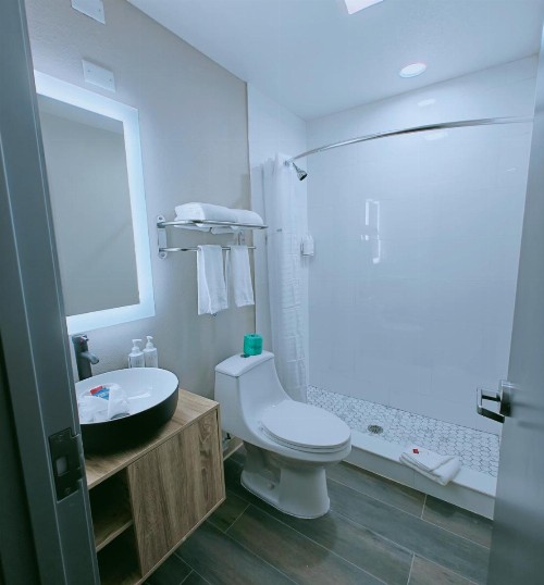 Days Inn by Wyndham Ocala North - image 7