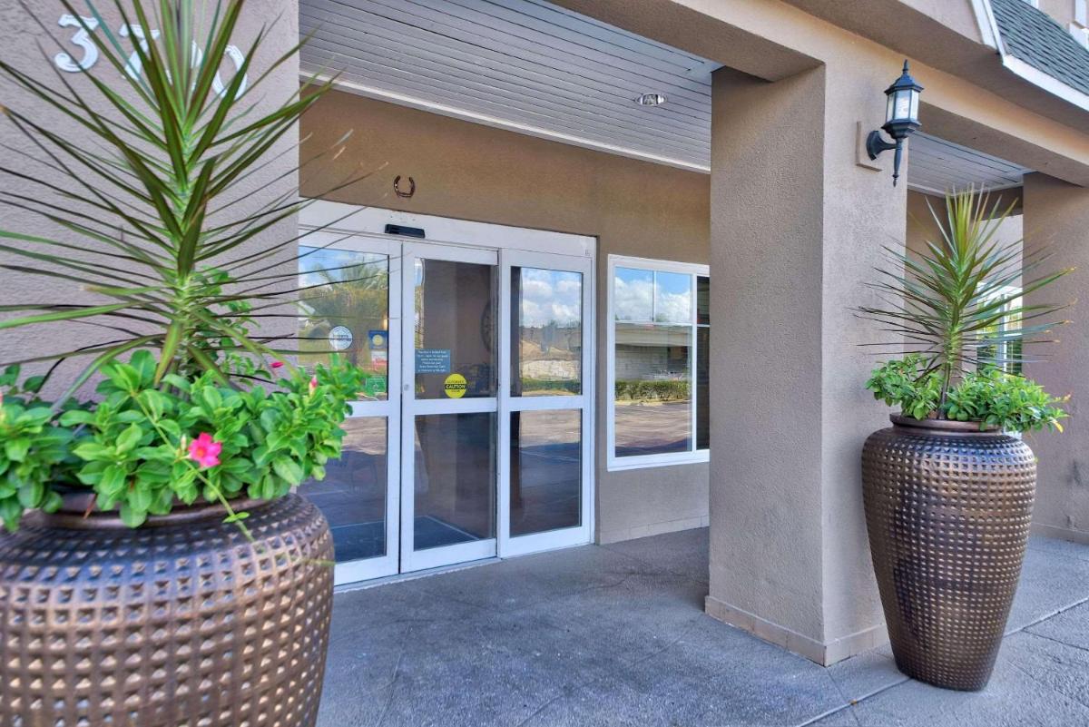 Country Inn & Suites by Radisson Ocala FL - image 2