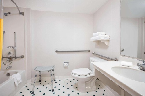 La Quinta by Wyndham Ocala - image 11