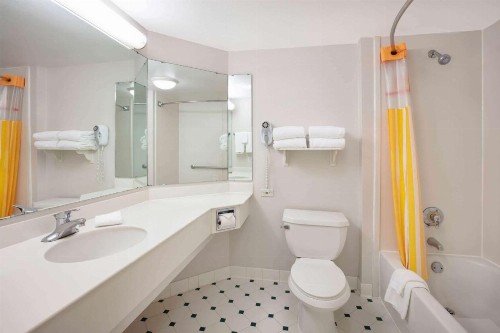 La Quinta by Wyndham Ocala - image 18