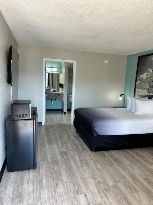 Super 8 by Wyndham Ocala I-75 - image 24