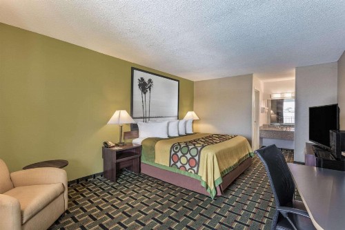 Super 8 by Wyndham Ocala I-75 - image 33
