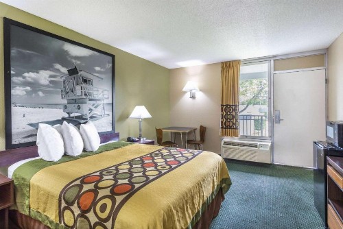Super 8 by Wyndham Ocala I-75 - image 34
