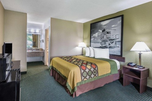 Super 8 by Wyndham Ocala I-75 - image 35
