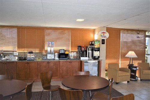 Super 8 by Wyndham Ocala I-75 - image 46